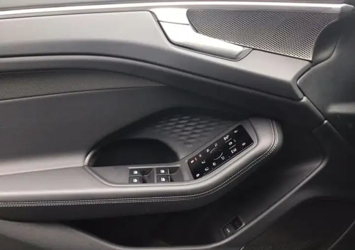 Audi A6 2025, foto 10