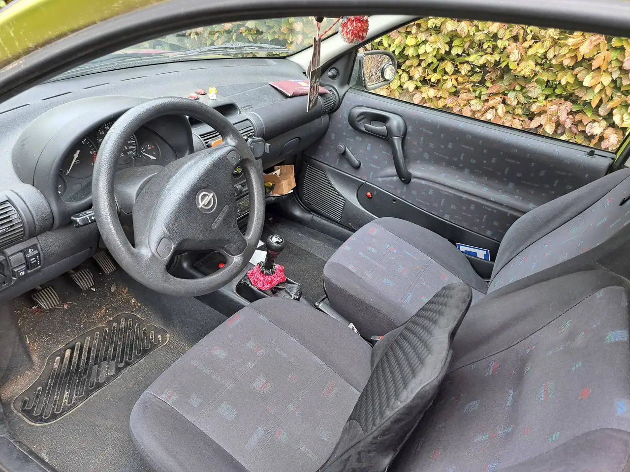 Opel Corsa 1.2i XE 16v, foto 3