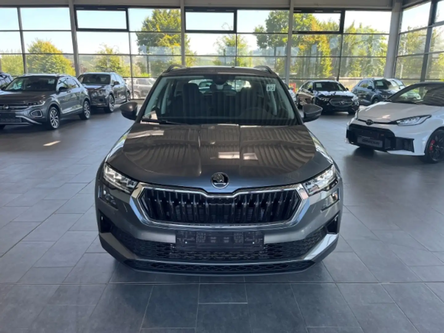 Skoda Karoq Selection 1.5 TSI LED Kamera Navi Digi Cockpit LED Grijs - 2