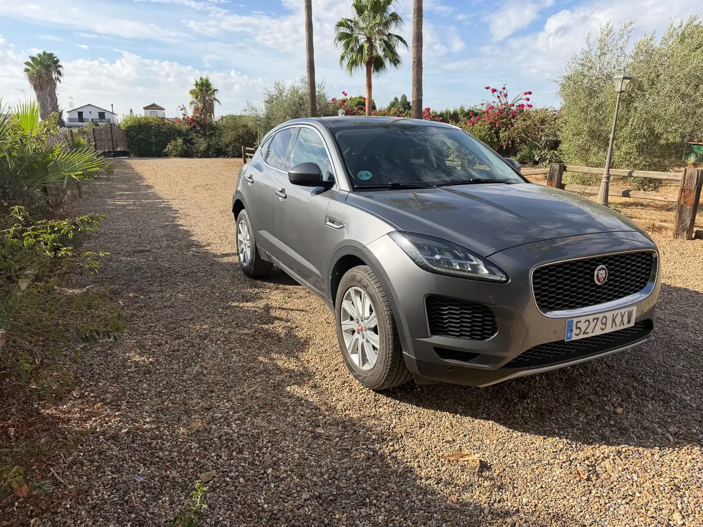Jaguar E-Pace E-Pace 2.0D I4 R-Dynamic Base AWD 150 R-Dynamic Base Gris - 1