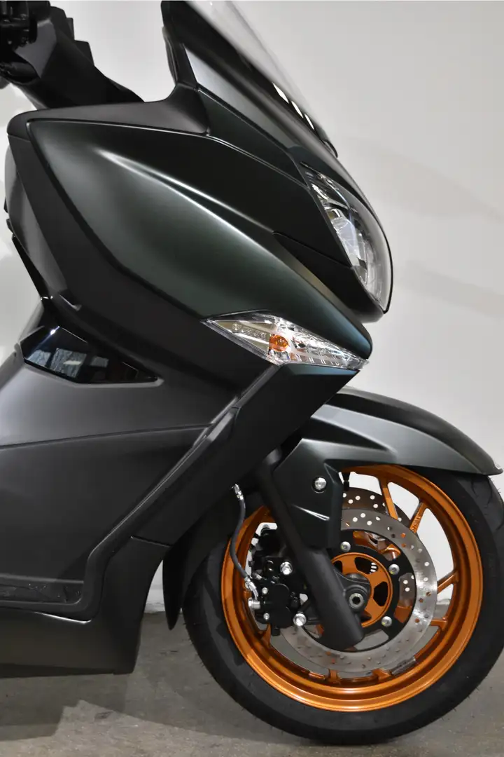 Suzuki Burgman 400 AN - 2