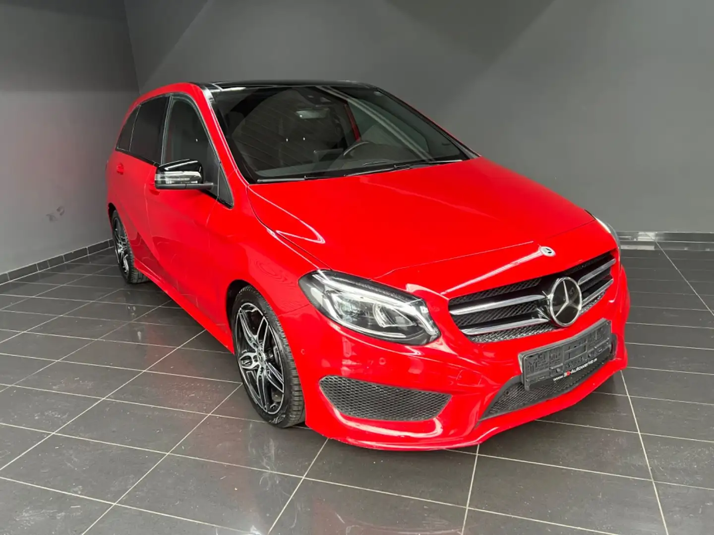 Mercedes-Benz B 200 B200/AMG/PANO/ILS/STNDHZNG/COMMAND/NIGHT Rouge - 1