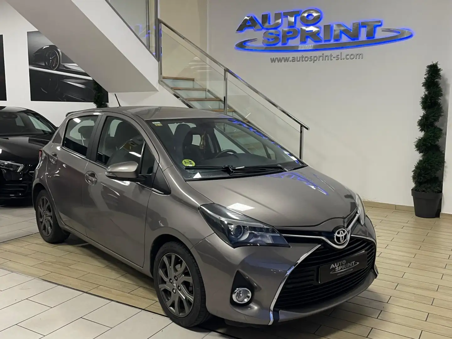 Toyota Yaris 1.4D-4D Advance Grau - 1
