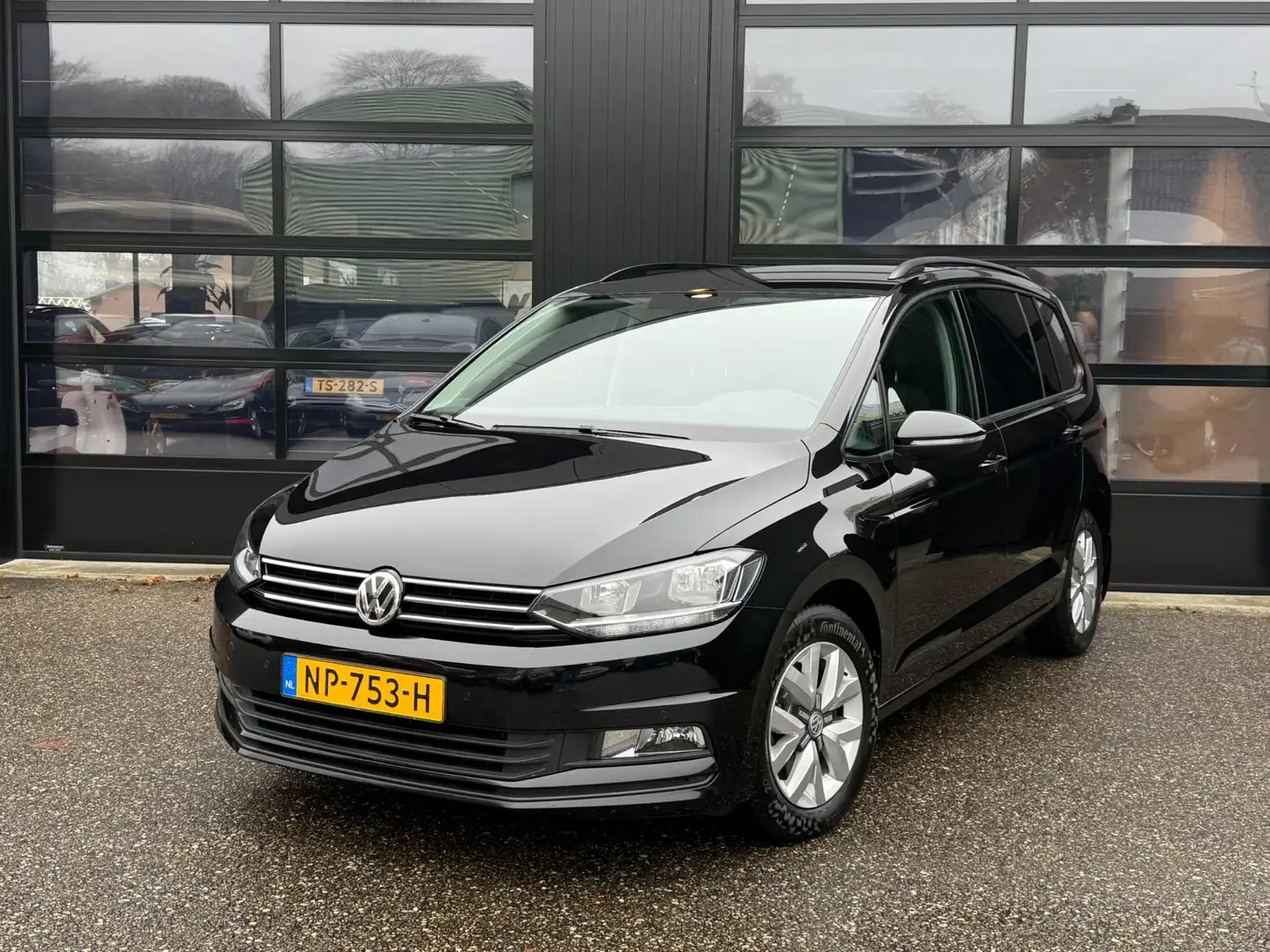 Volkswagen Touran 1.4 TSI Comfortline Automaat 88.115 km Schwarz - 1