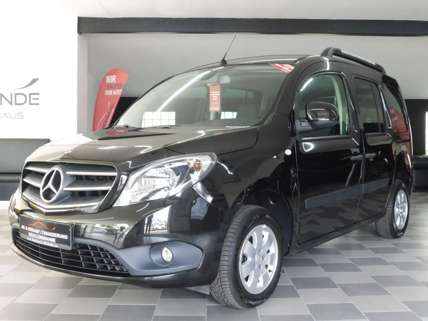 Mercedes-Benz Citan Kombi 111 CDI lang Tourer Edition Černá - 2