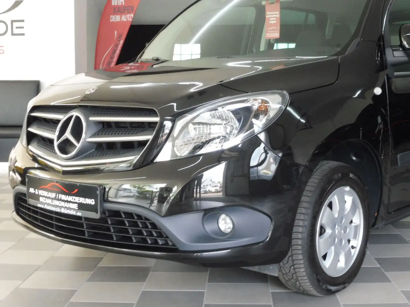 Mercedes-Benz Citan Kombi 111 CDI lang Tourer Edition Černá - 1