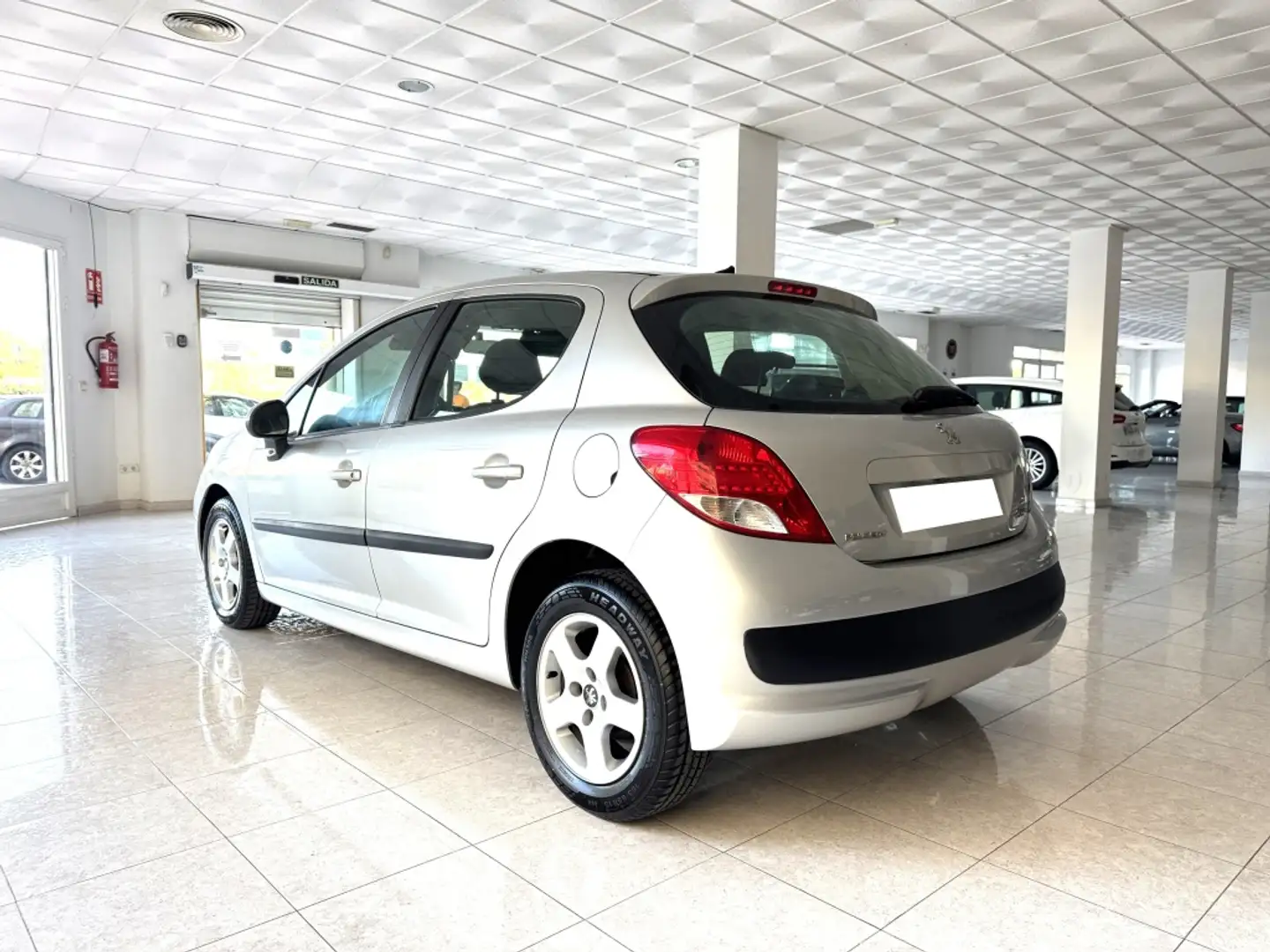 Peugeot 207 1.4HDI Confort Plateado - 2