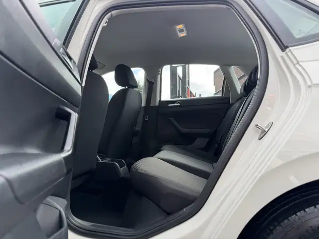 Volkswagen Polo view 8