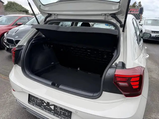 Volkswagen Polo view 11