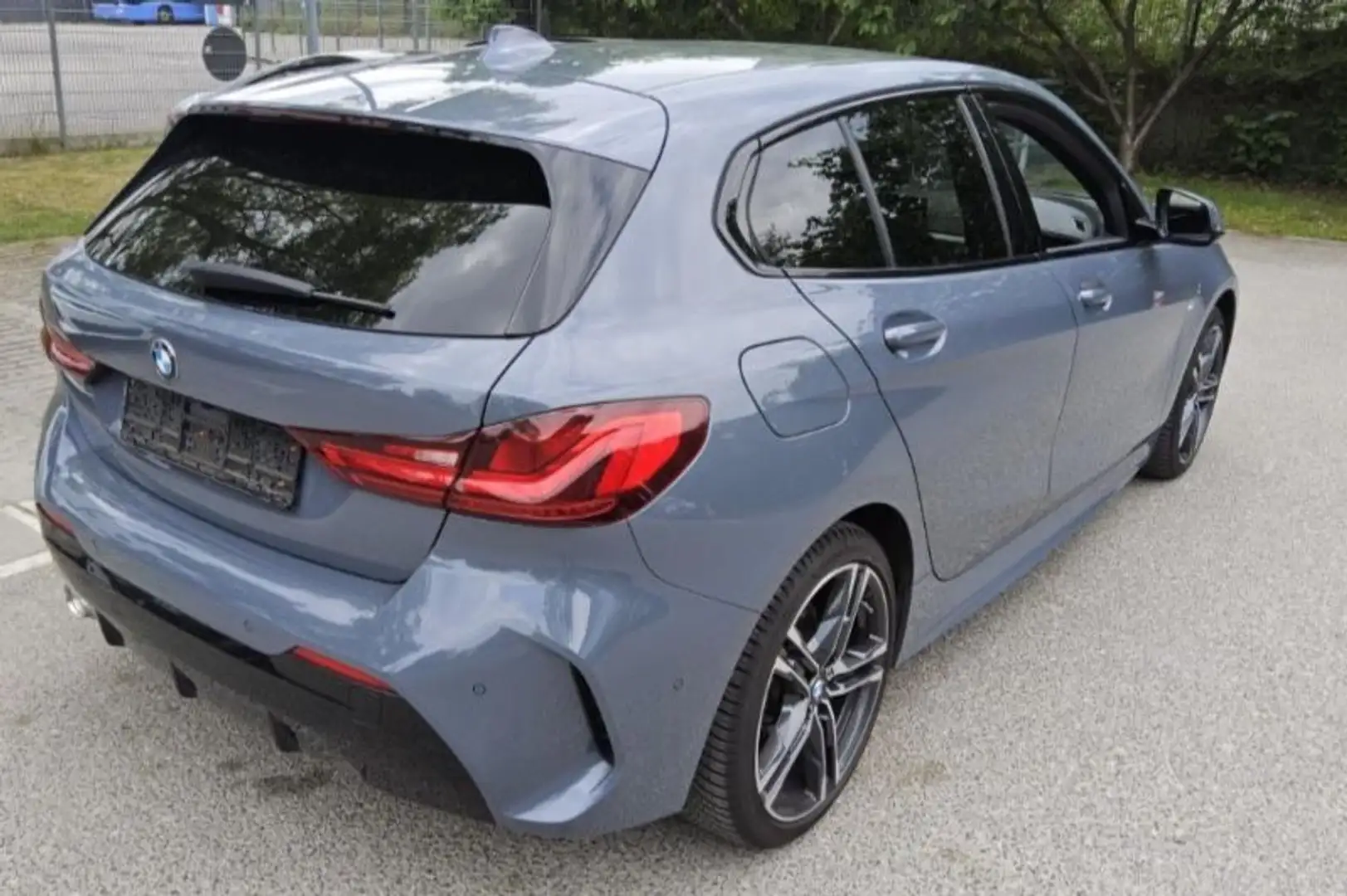 BMW 118 i M Paket LivePR LED Hifi DAB Kamera Fern 18 Grau - 2