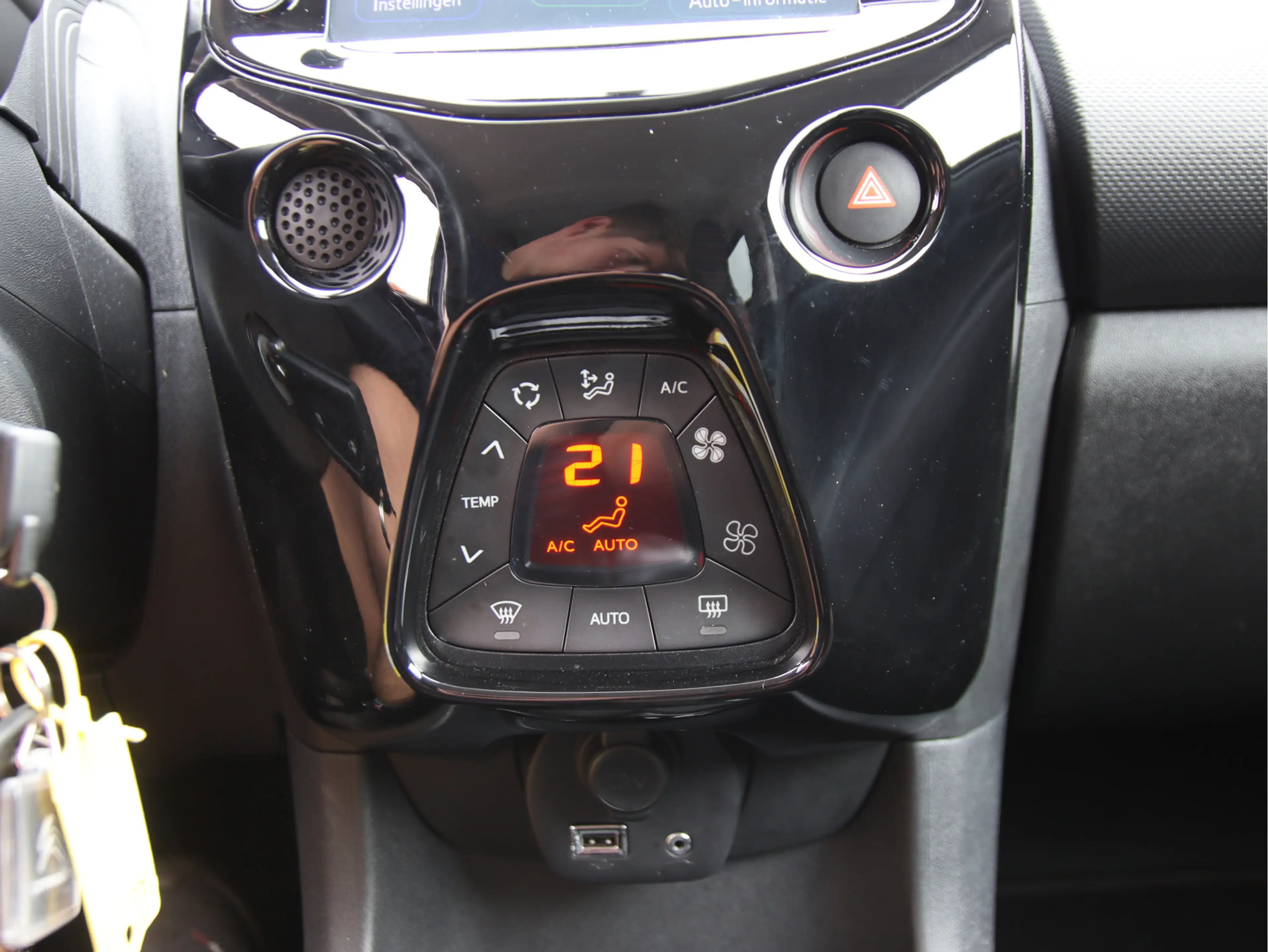 Citroen C1 1.0 VTi Shine Stoelvw, Climate, Camera, Carplay Zo — photo 26