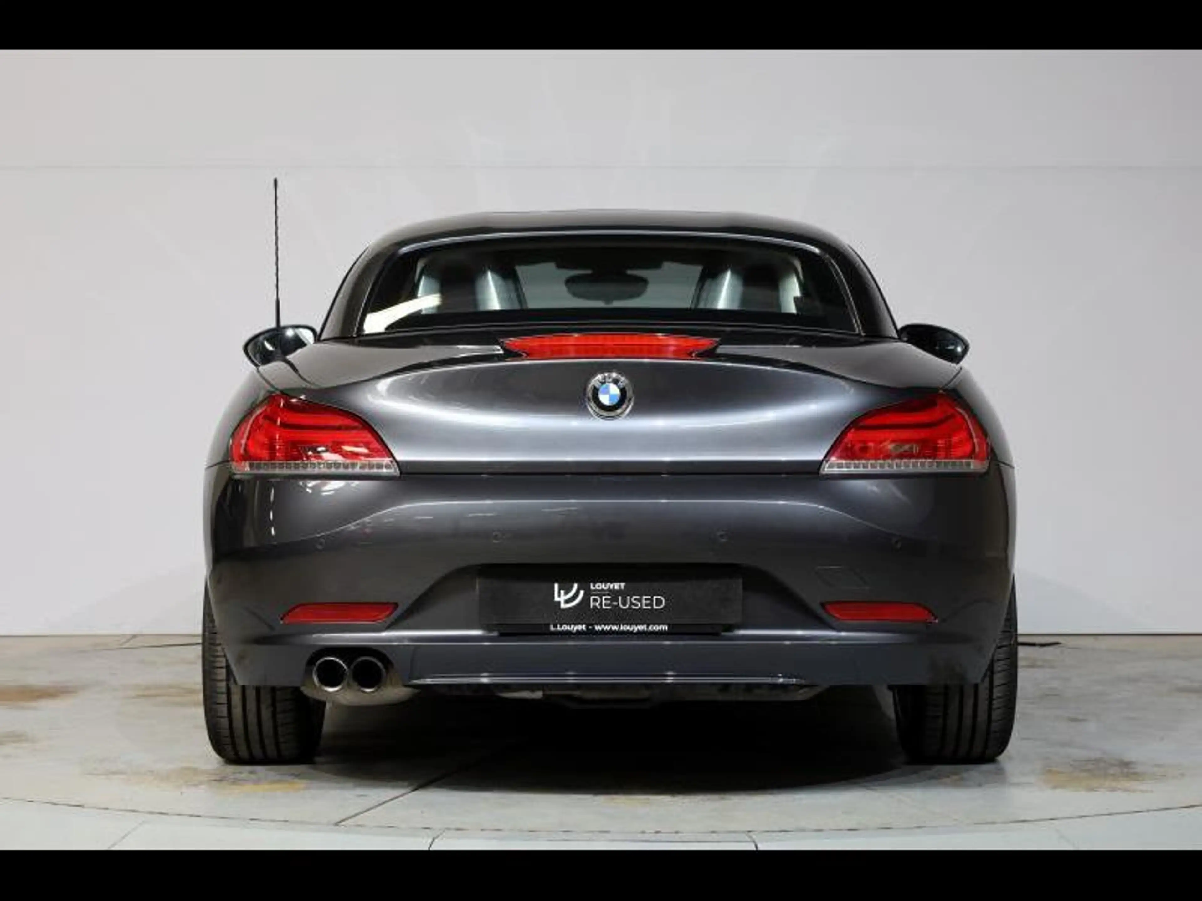 BMW Z4 sDrive20i — photo 12