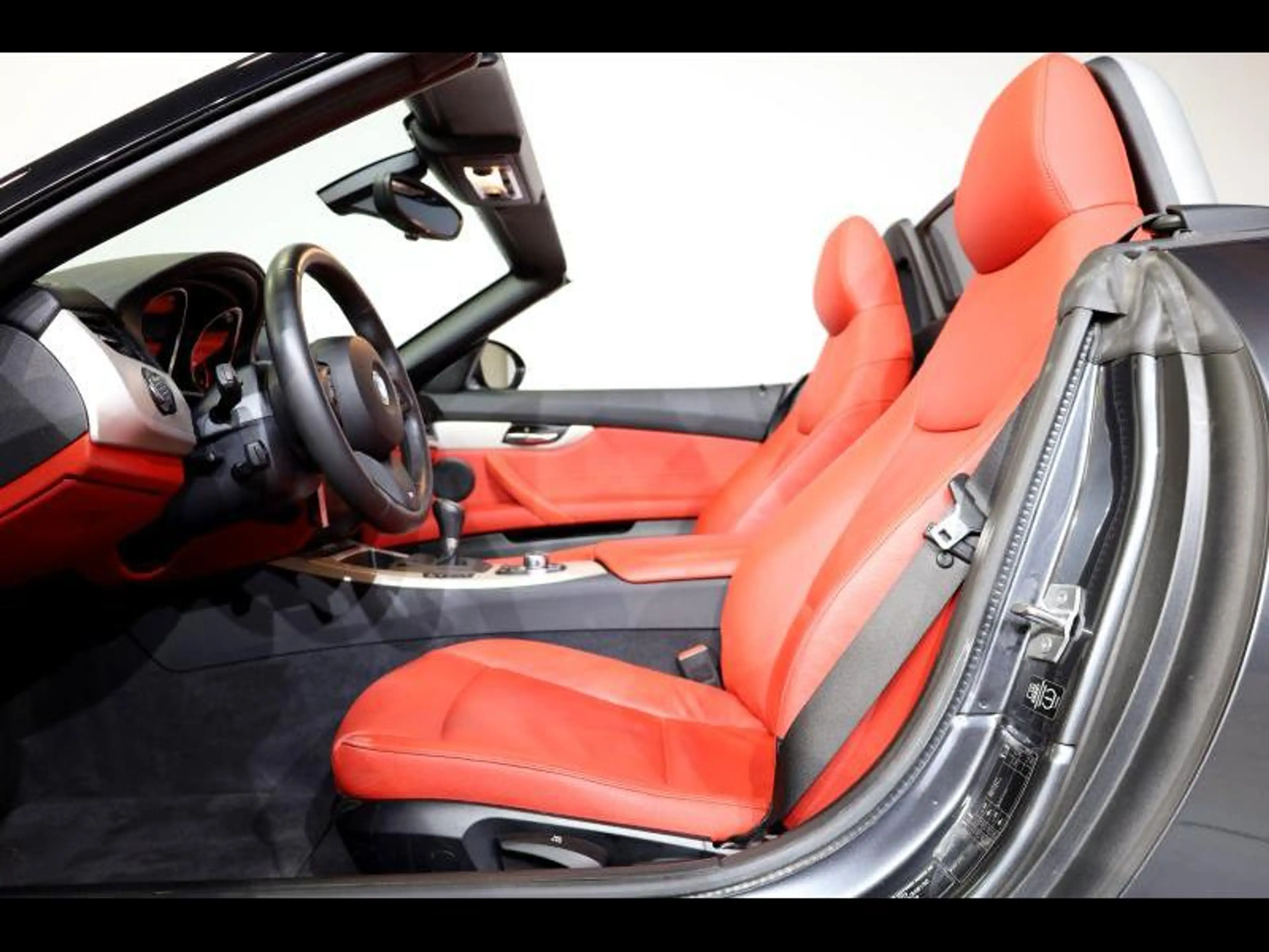 BMW Z4 sDrive20i — photo 14