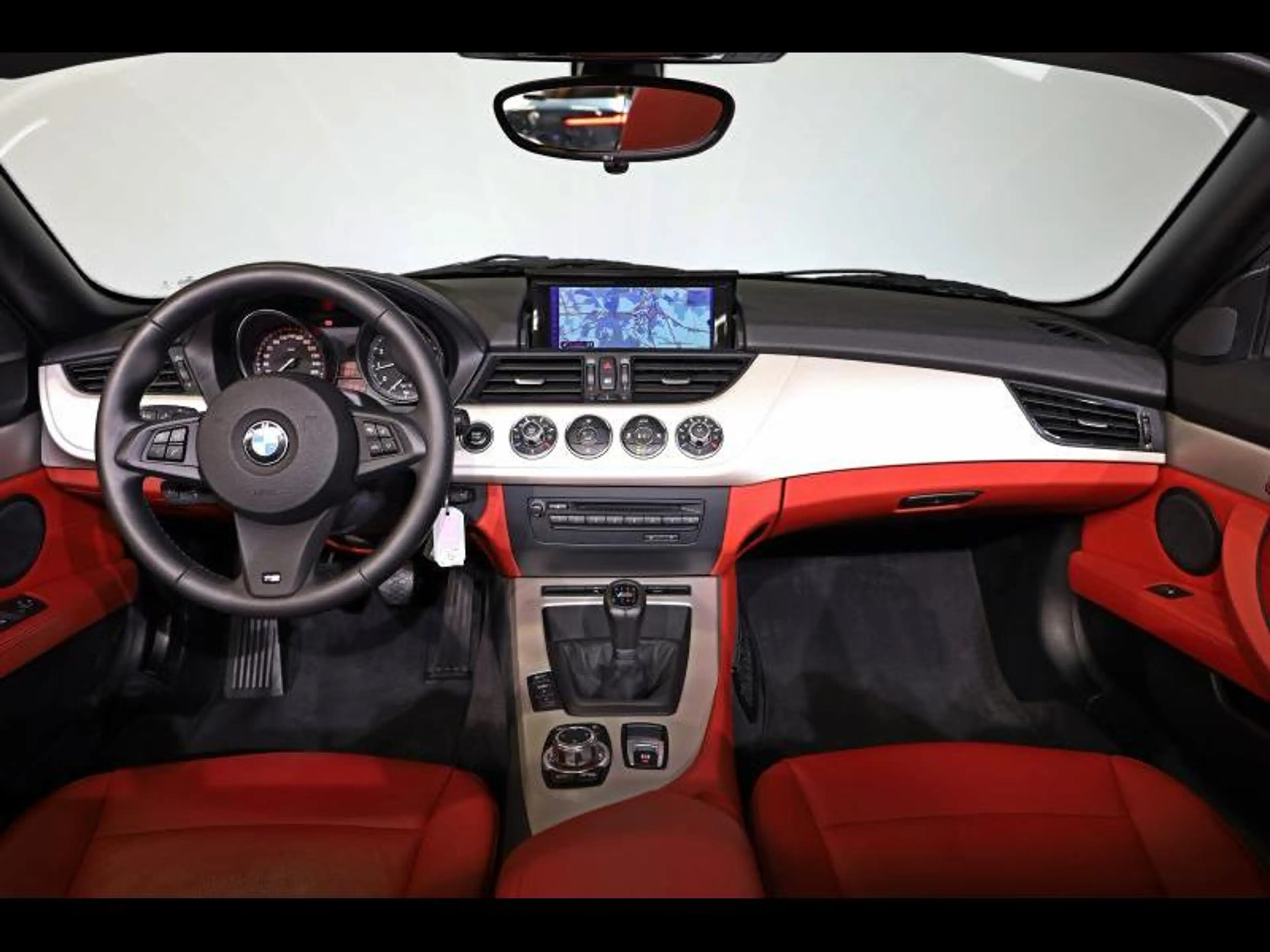 BMW Z4 sDrive20i — photo 7