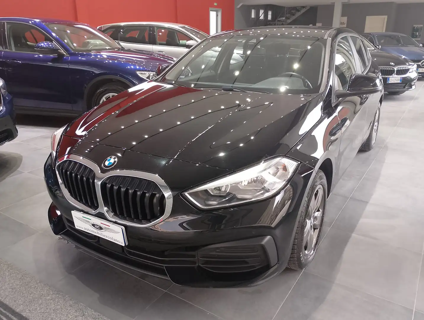 BMW 116 Serie 1 F40 116d Business Advantage auto Schwarz - 2