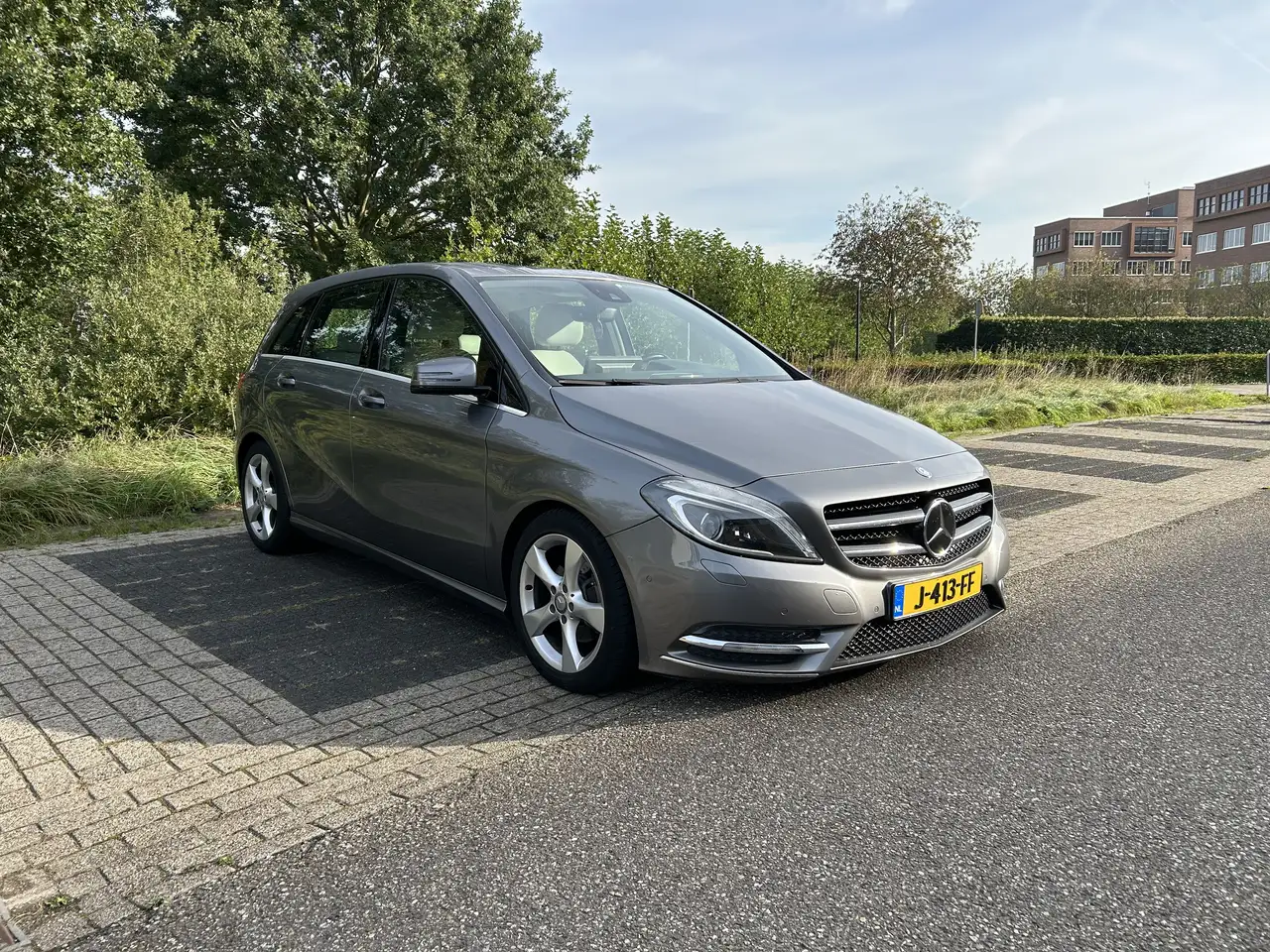 Mercedes-Benz B 200