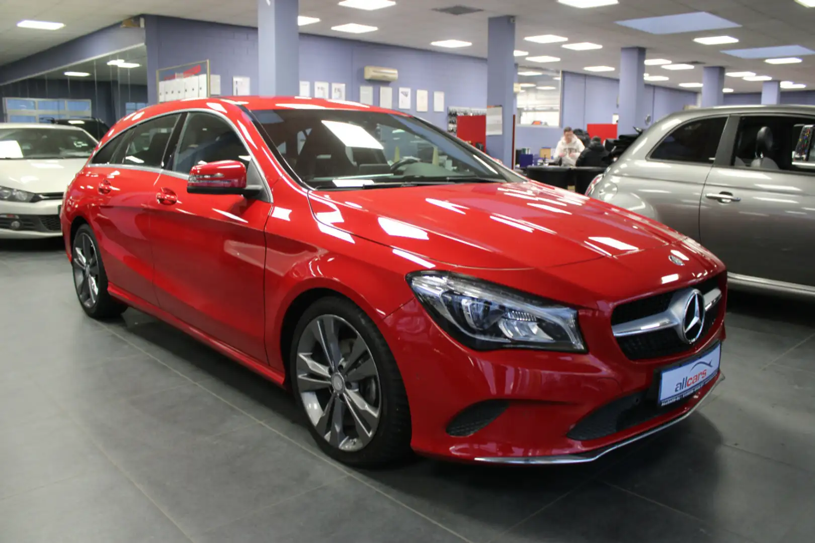 Mercedes-Benz CLA 200 7-G-DCT Urban Rouge - 1