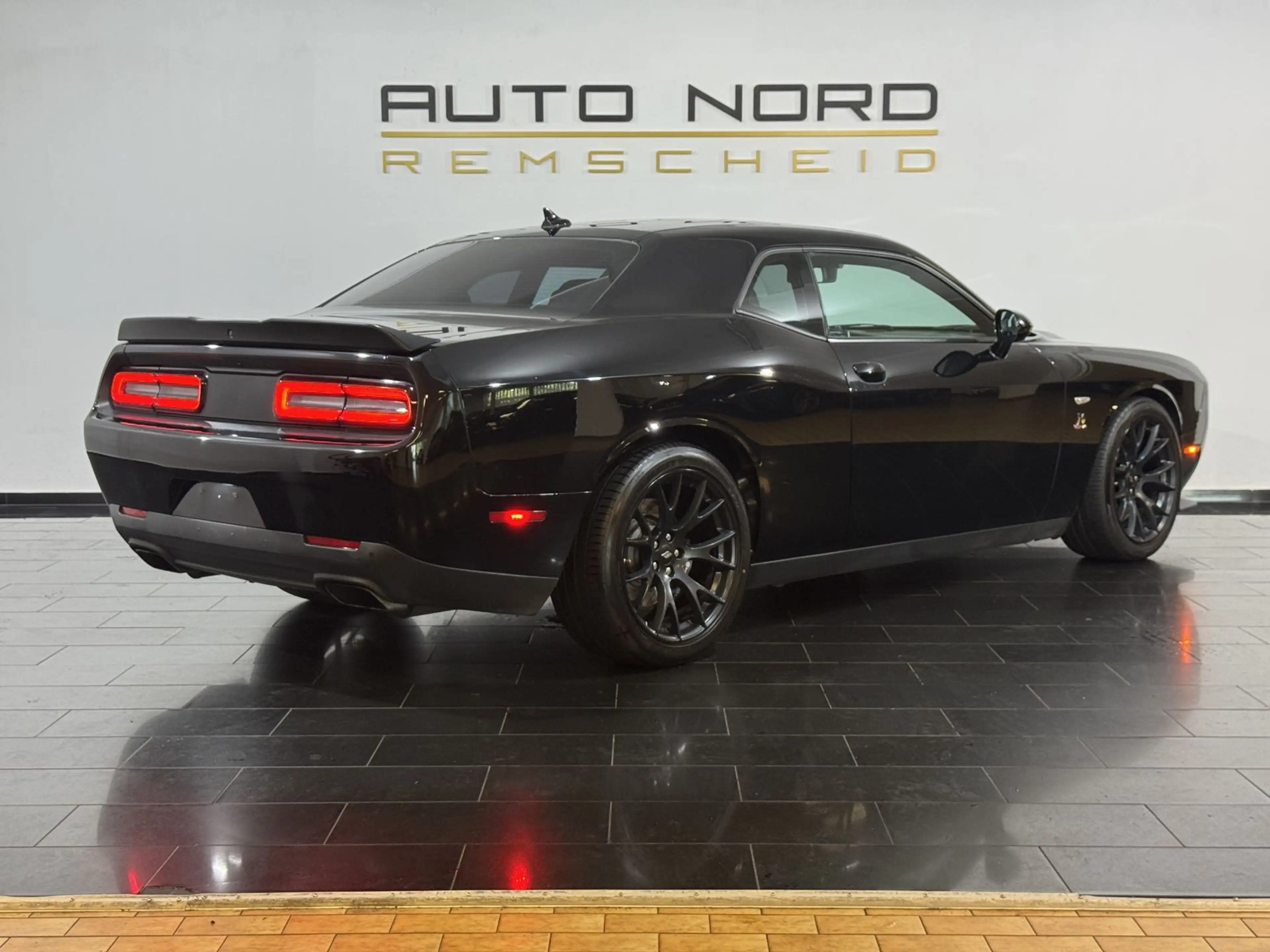 Dodge Challenger 6.4 Hemi *Kamera*Navi*CarPlay* — photo 8
