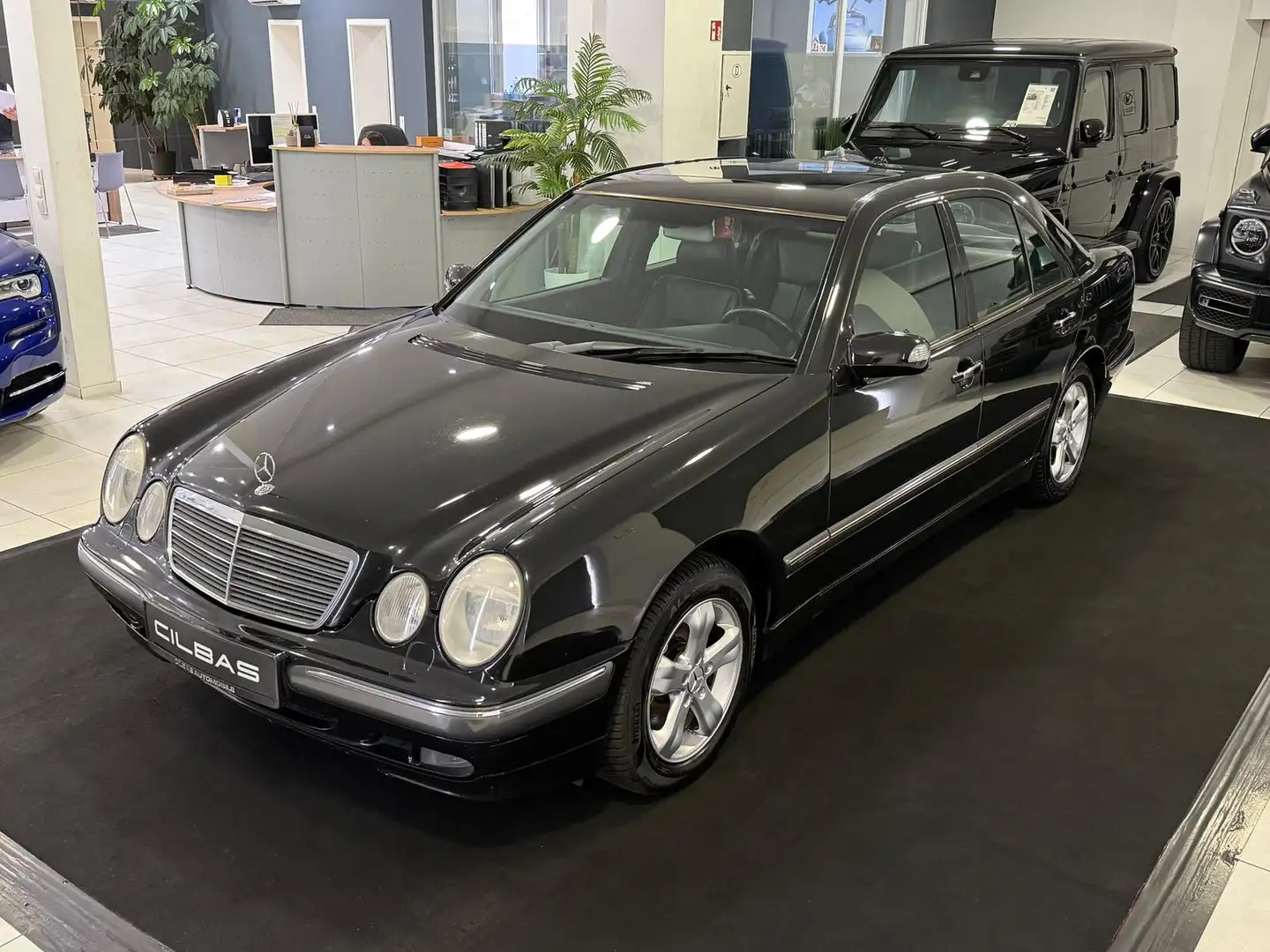 Mercedes-Benz E 280 V6 4Matic*SPORTLINE*LEDER*XENON*KLIMA*GSD* Schwarz - 1