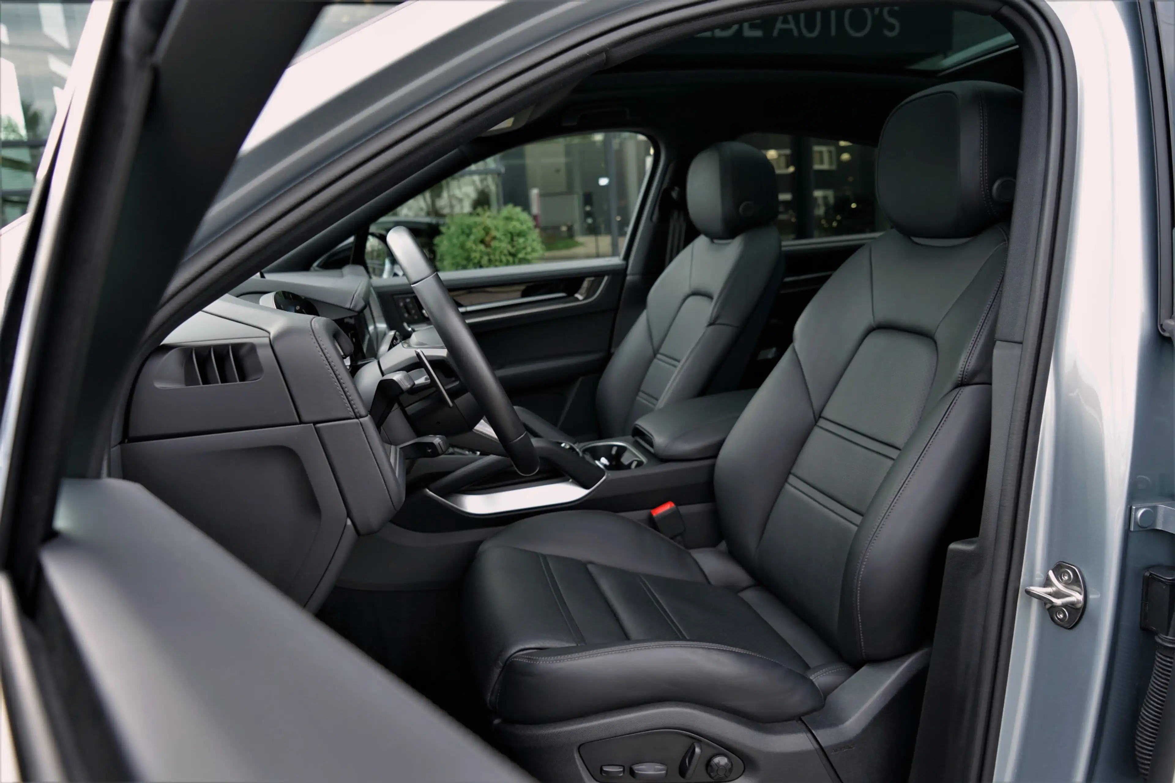 Porsche Cayenne Coupé 3.0 E-Hybrid SportDesign SoftClose Head-up C — photo 9