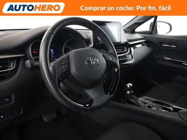 Toyota C-HR view 12