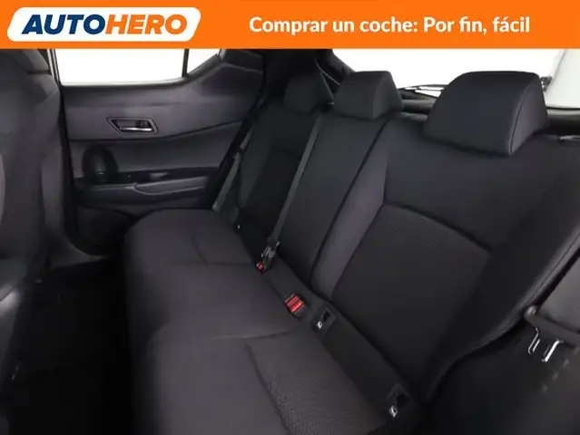 Toyota C-HR view 15