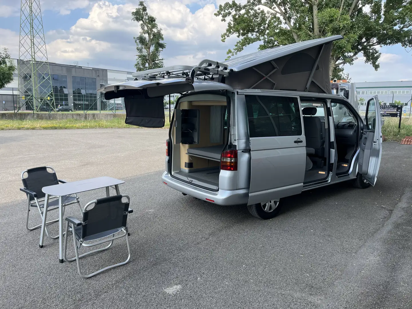 Volkswagen T5 California Stříbrná - 1