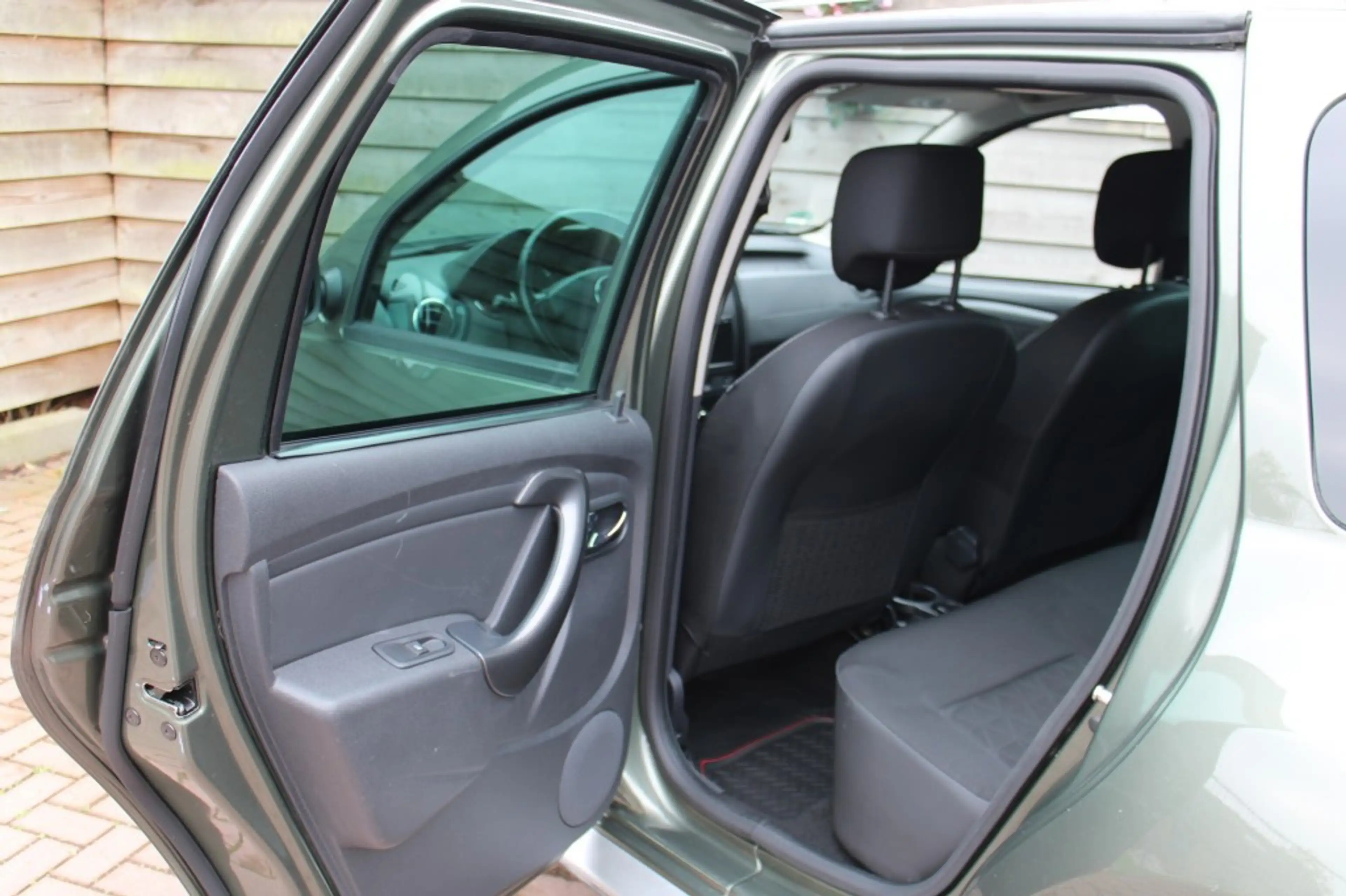 Dacia Duster 1.2 TCe 125pk 4x2 Prestige airco/cruise/navi/trekh — photo 11