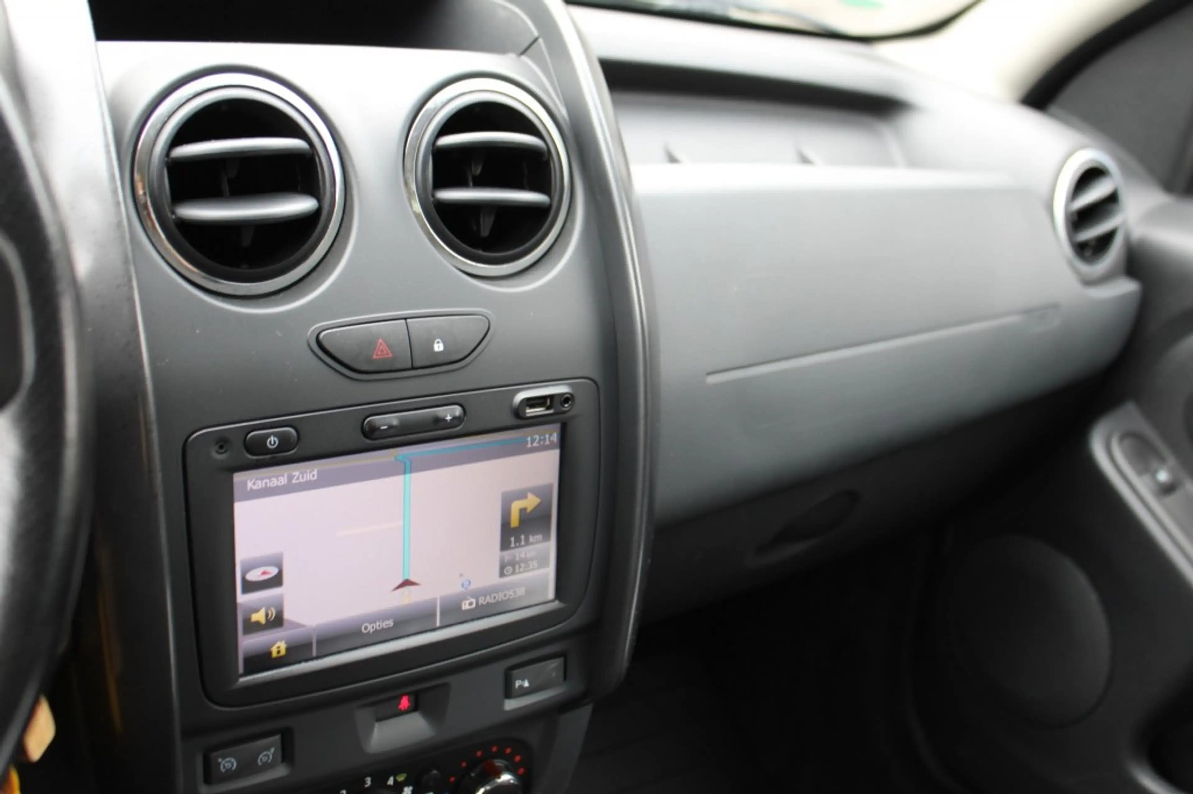 Dacia Duster 1.2 TCe 125pk 4x2 Prestige airco/cruise/navi/trekh — photo 5