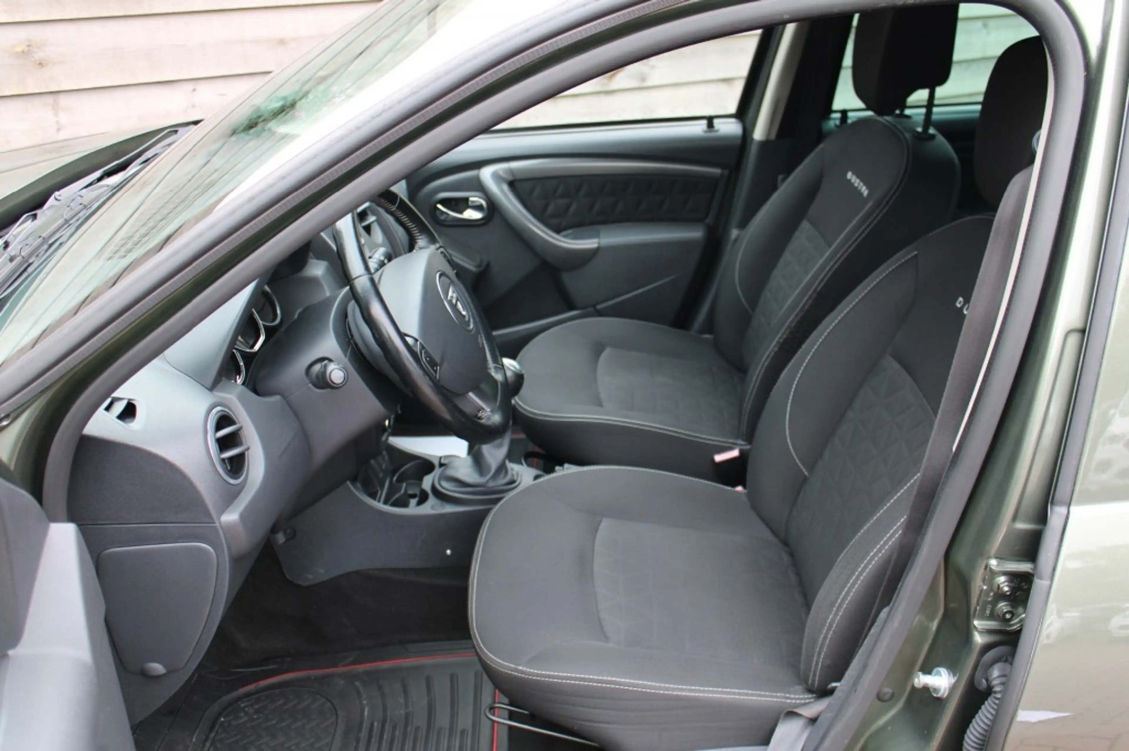 Dacia Duster 1.2 TCe 125pk 4x2 Prestige airco/cruise/navi/trekh — photo 10