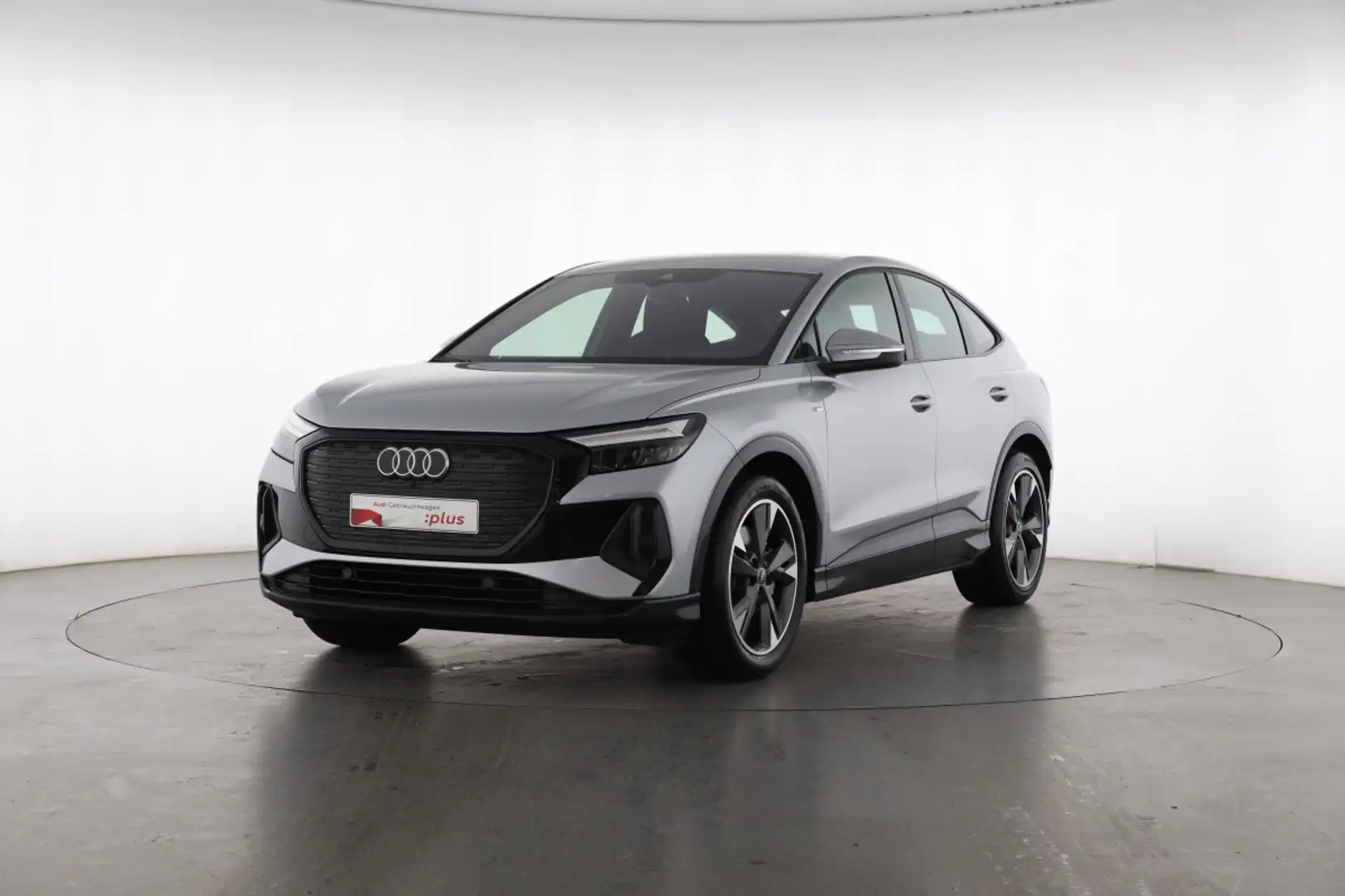 Audi Q4 e-tron Q4 Sportback 45 e-tron S line | MMI NAVI PLUS Silber - 2