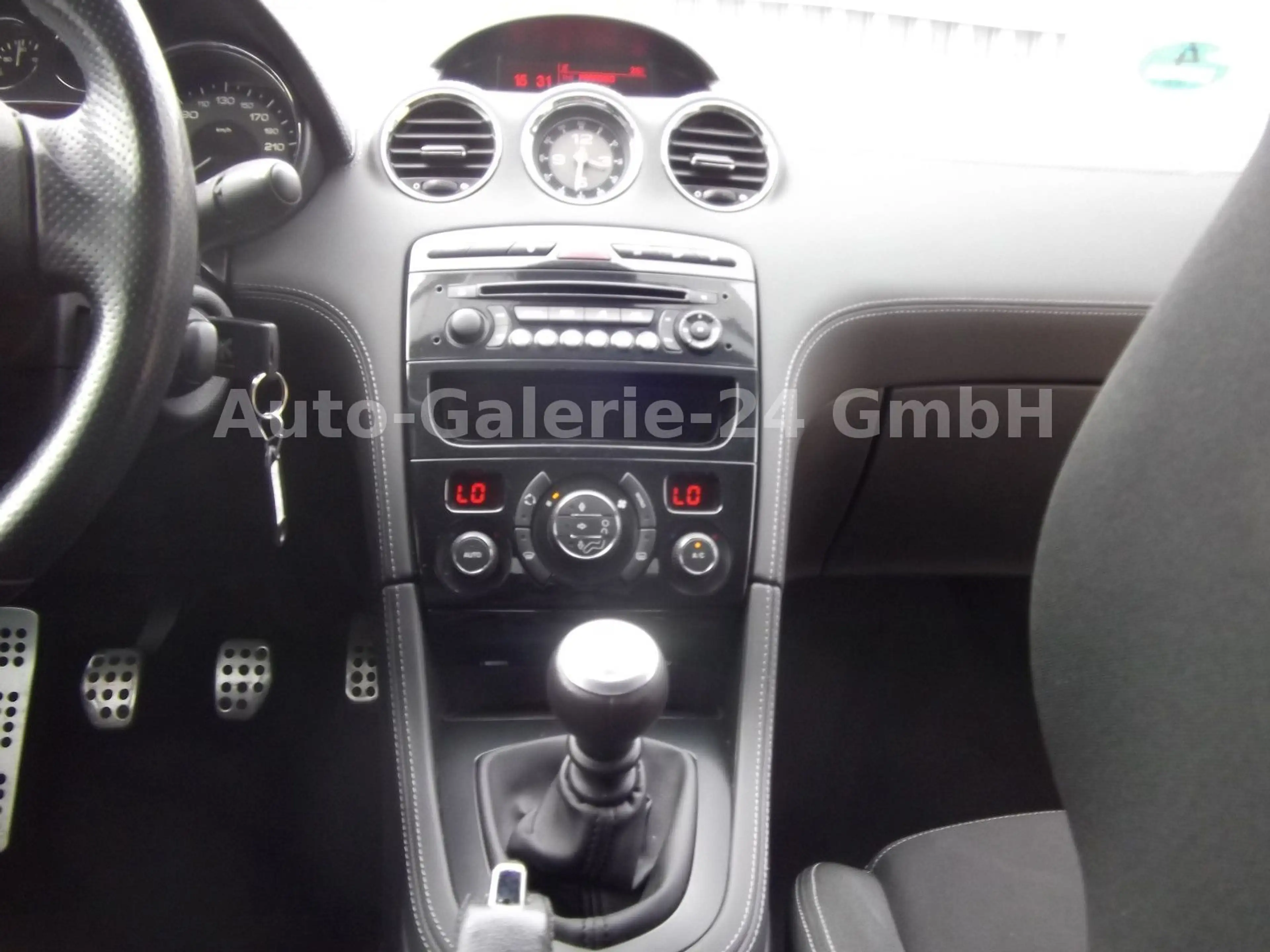 Peugeot RCZ 1,6i Basis — photo 13