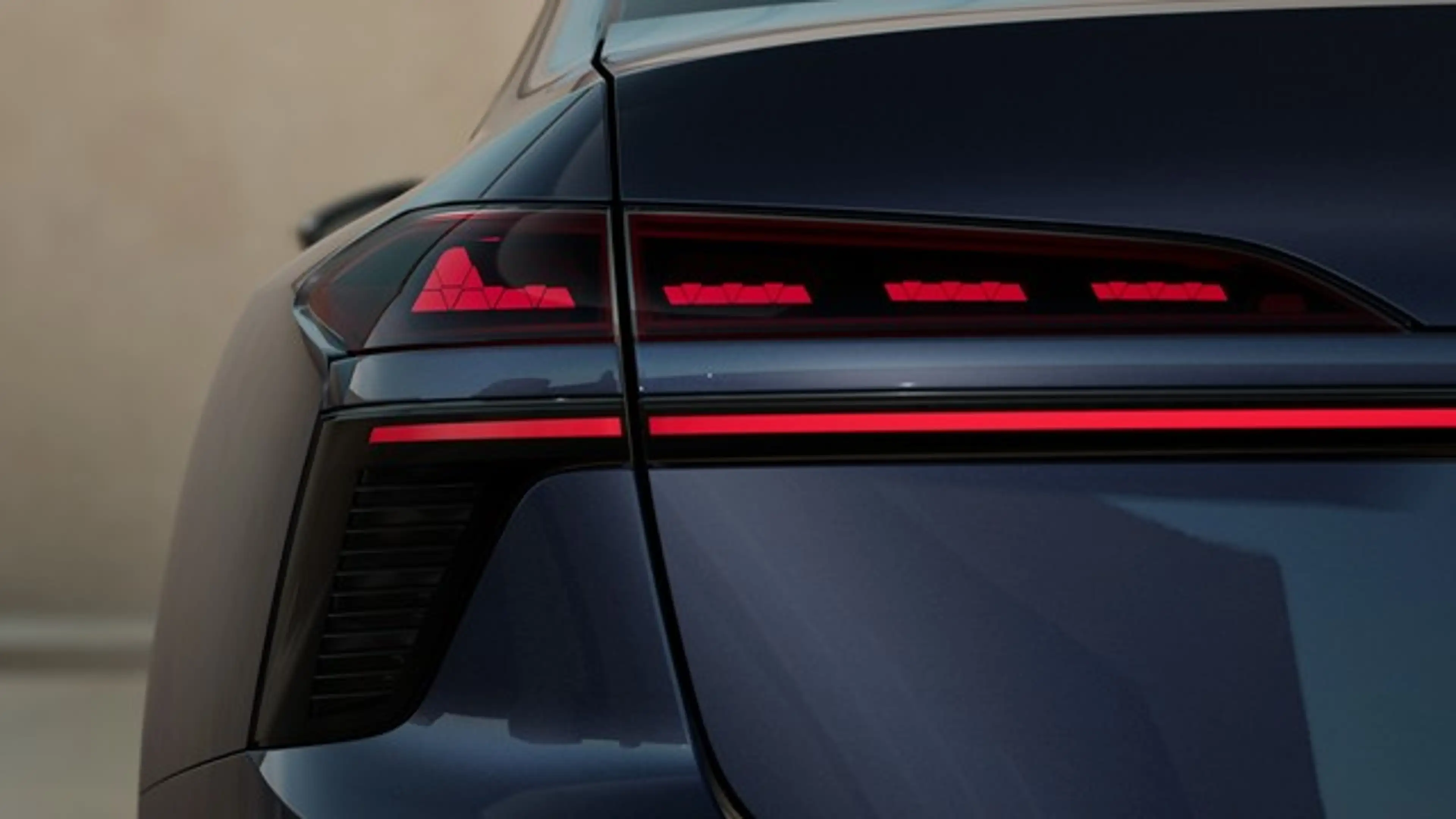 Audi A6 Limousine TDI quattro S line LM20 AHK ACC Matri... — photo 11