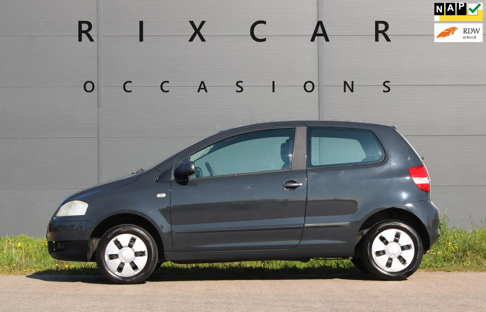 Volkswagen Fox 1.4 Trendline Zwart - 1