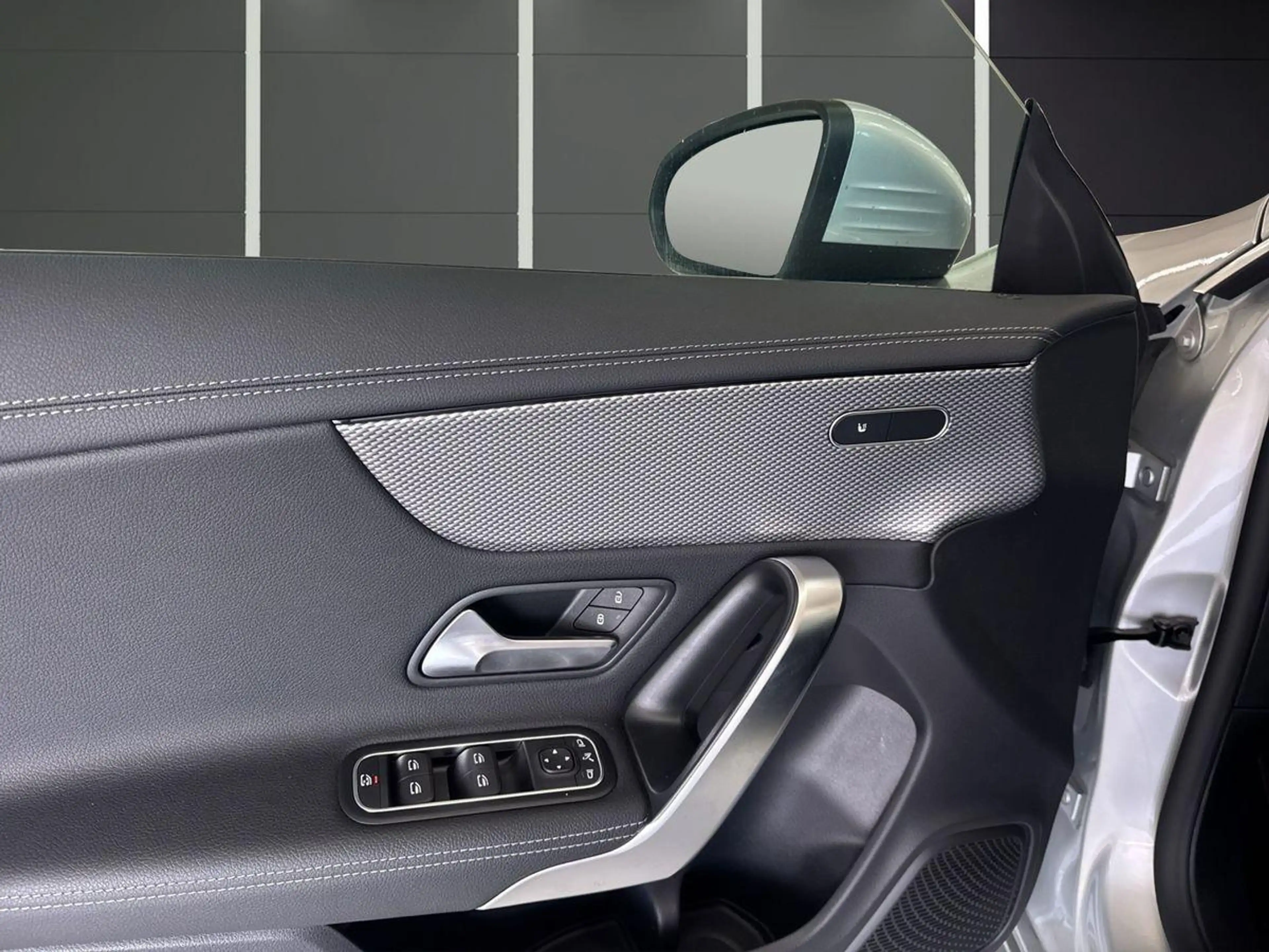 Mercedes-Benz CLA 180 Progr. MBUX Pano AHK — photo 11