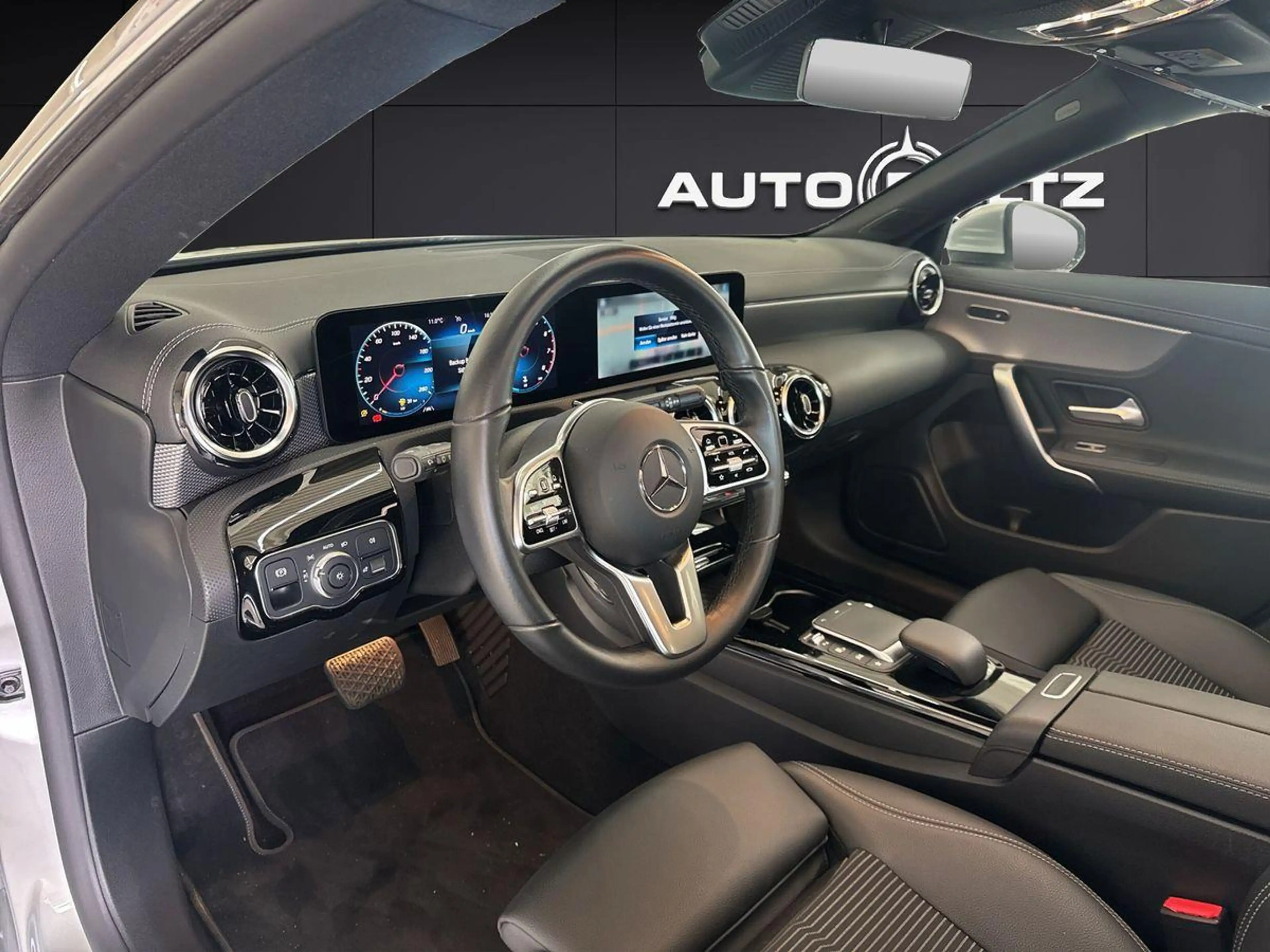 Mercedes-Benz CLA 180 Progr. MBUX Pano AHK — photo 9