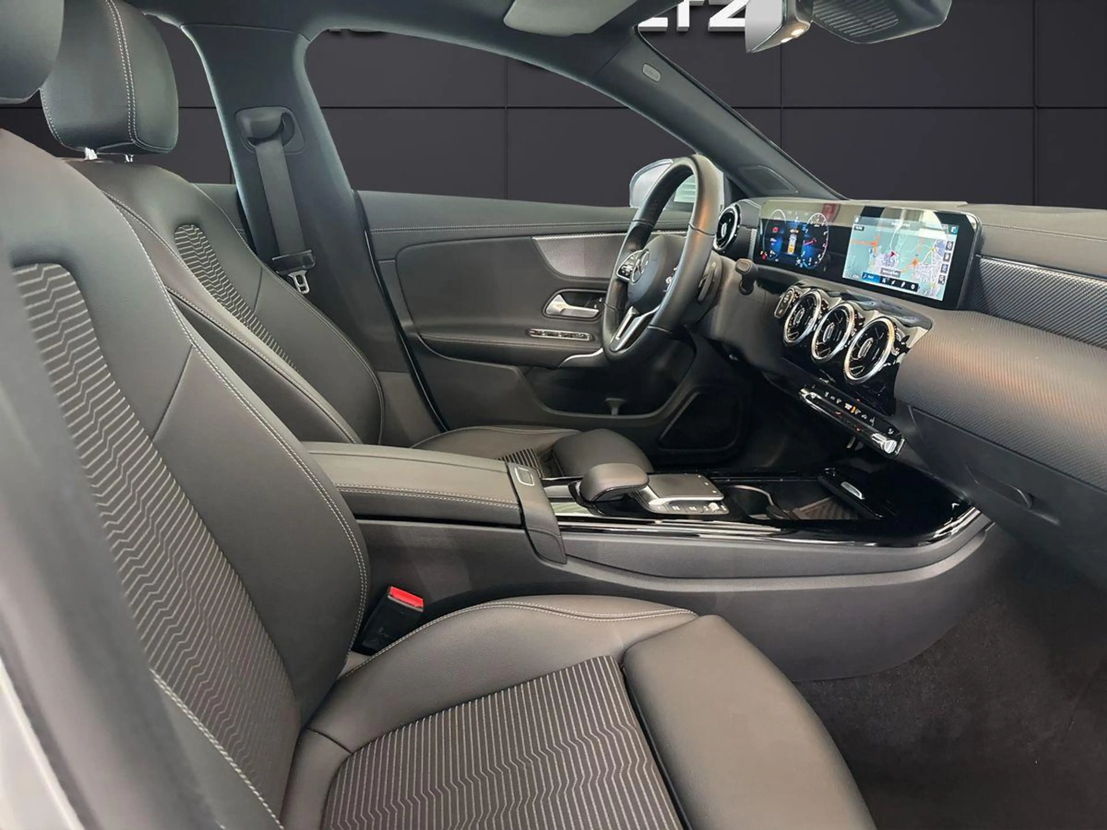 Mercedes-Benz CLA 180 Progr. MBUX Pano AHK — photo 13