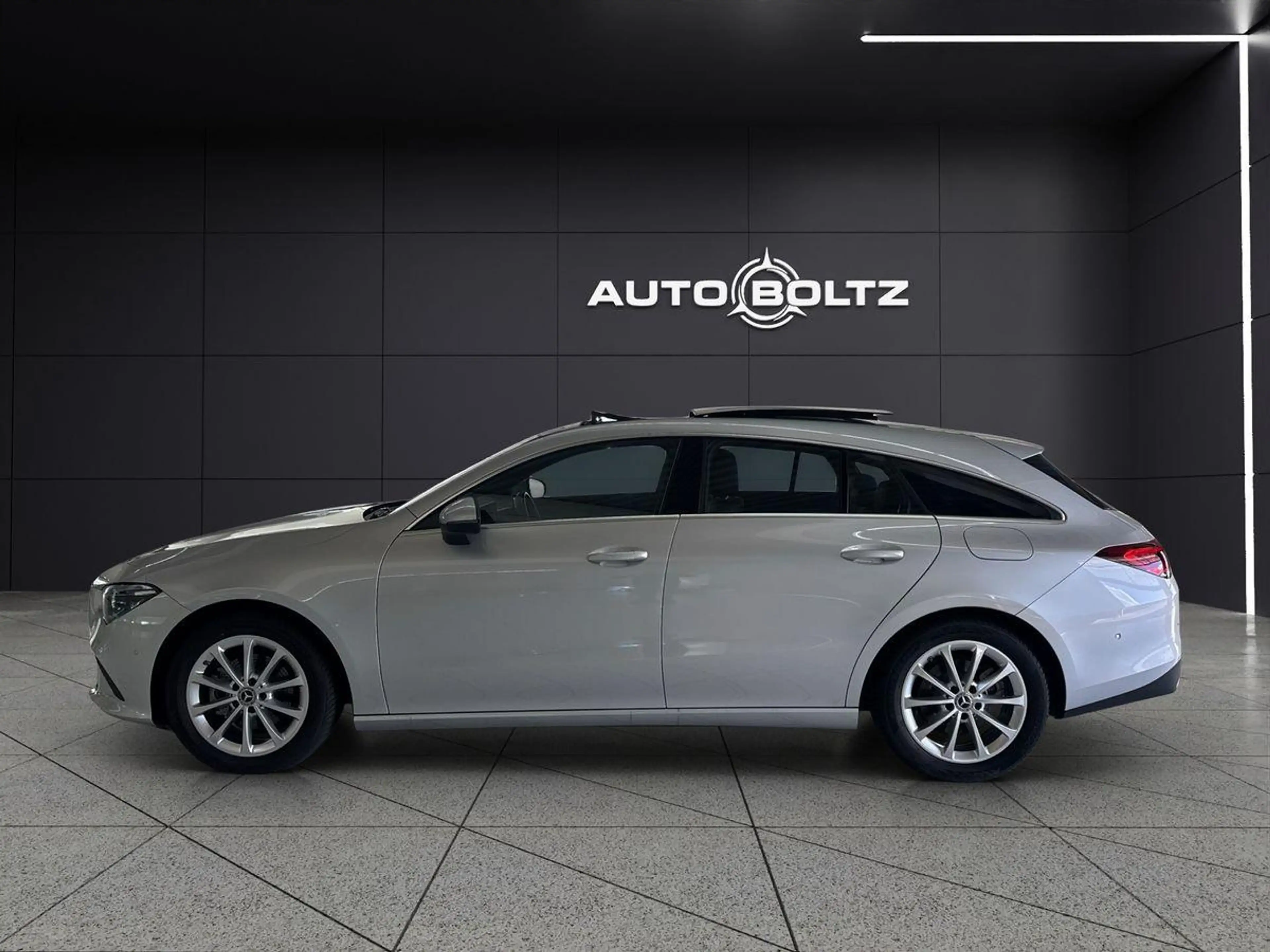 Mercedes-Benz CLA 180 Progr. MBUX Pano AHK — photo 3