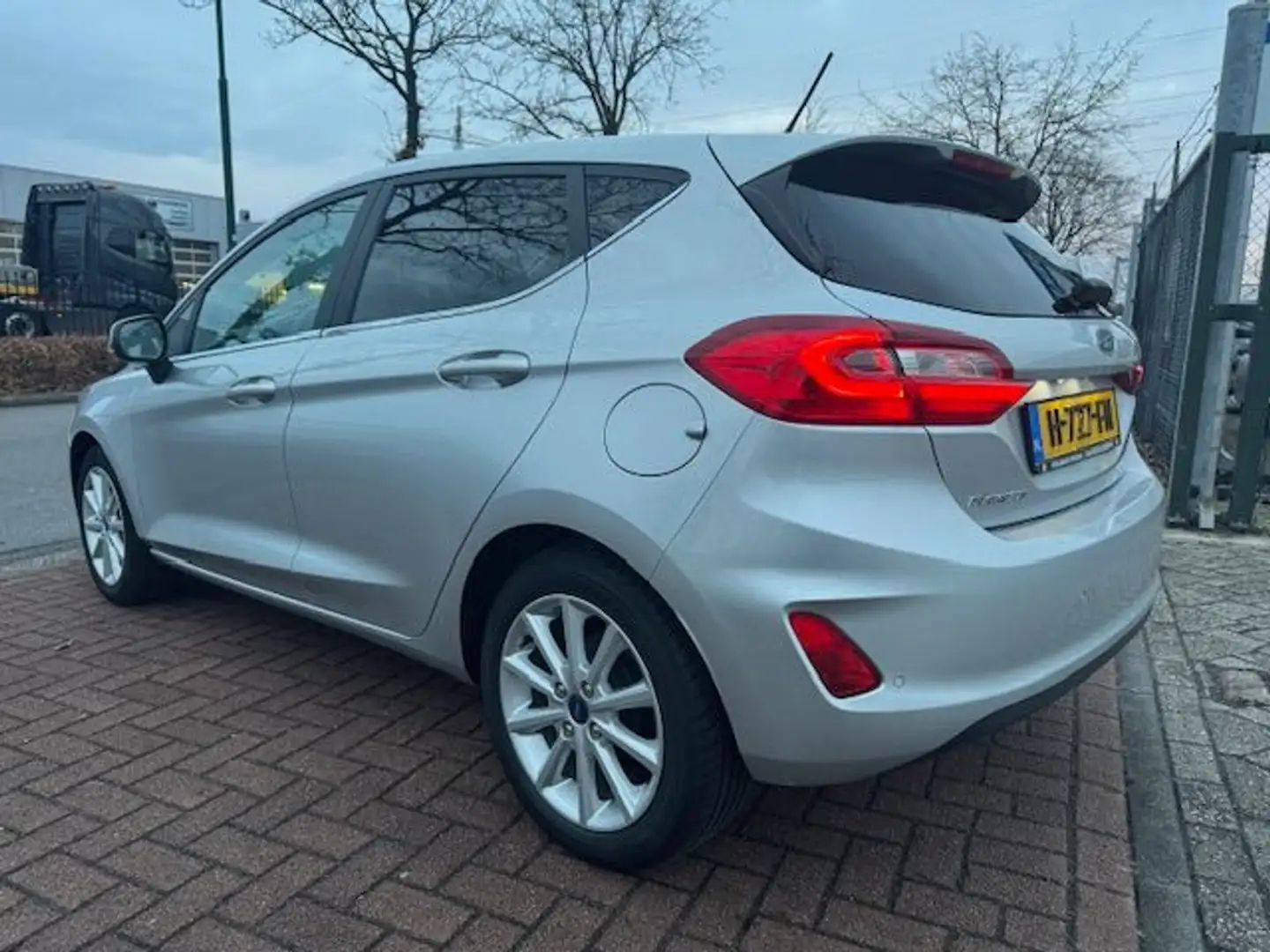 Ford Fiesta 1.0 5deurs Titanium Airco/ECC,Navigatie,DAB Nette Gris - 2