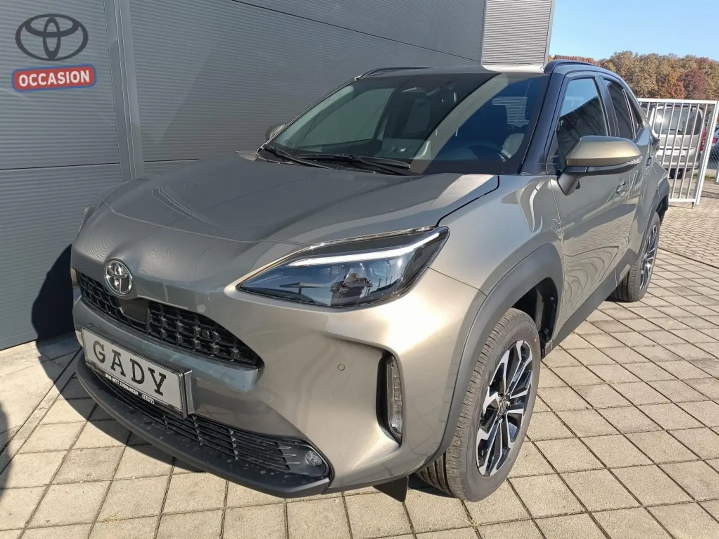 Toyota Yaris Cross 1,5 VVT-i Hybrid Active Drive AWD-i Aut. Brun - 1
