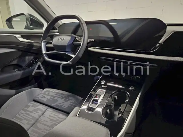 Audi A6 view 6