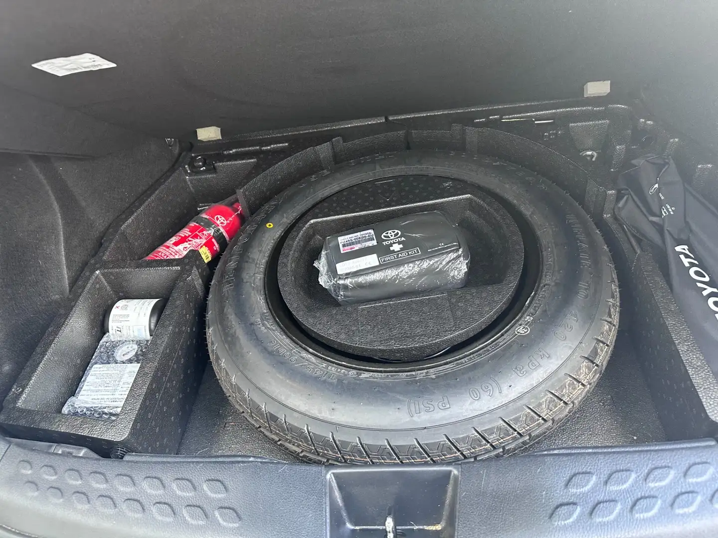 Toyota C-HR 1.8 Hybrid E-CVT Lounge Schwarz - 2