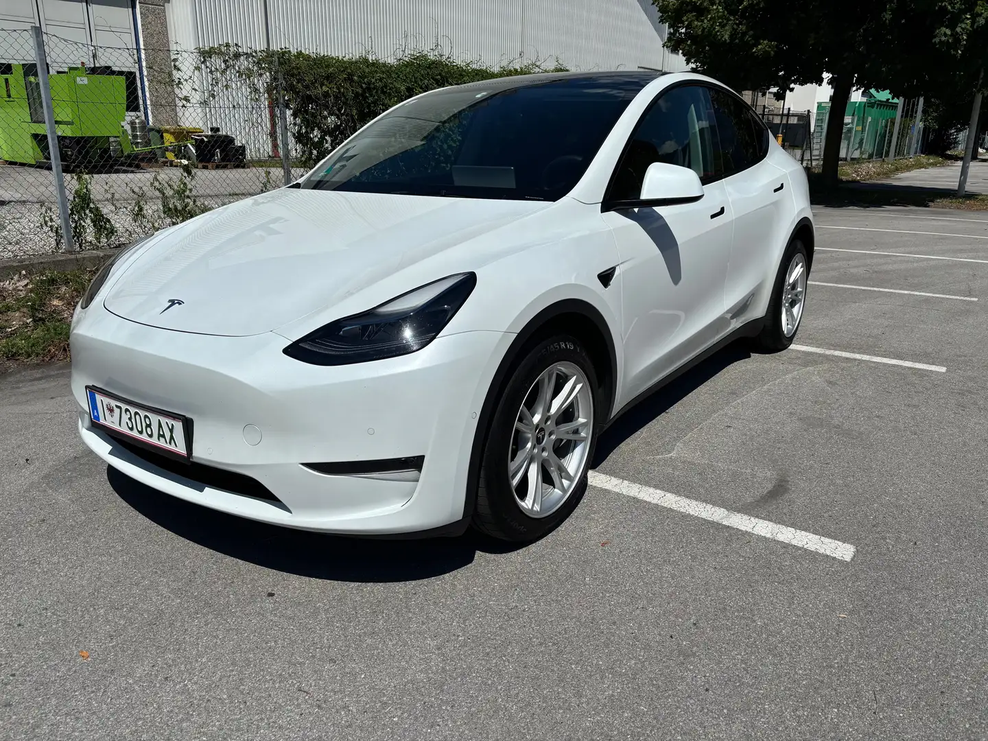 Tesla Model Y Model Y Long Range AWD 75kWh Weiß - 1