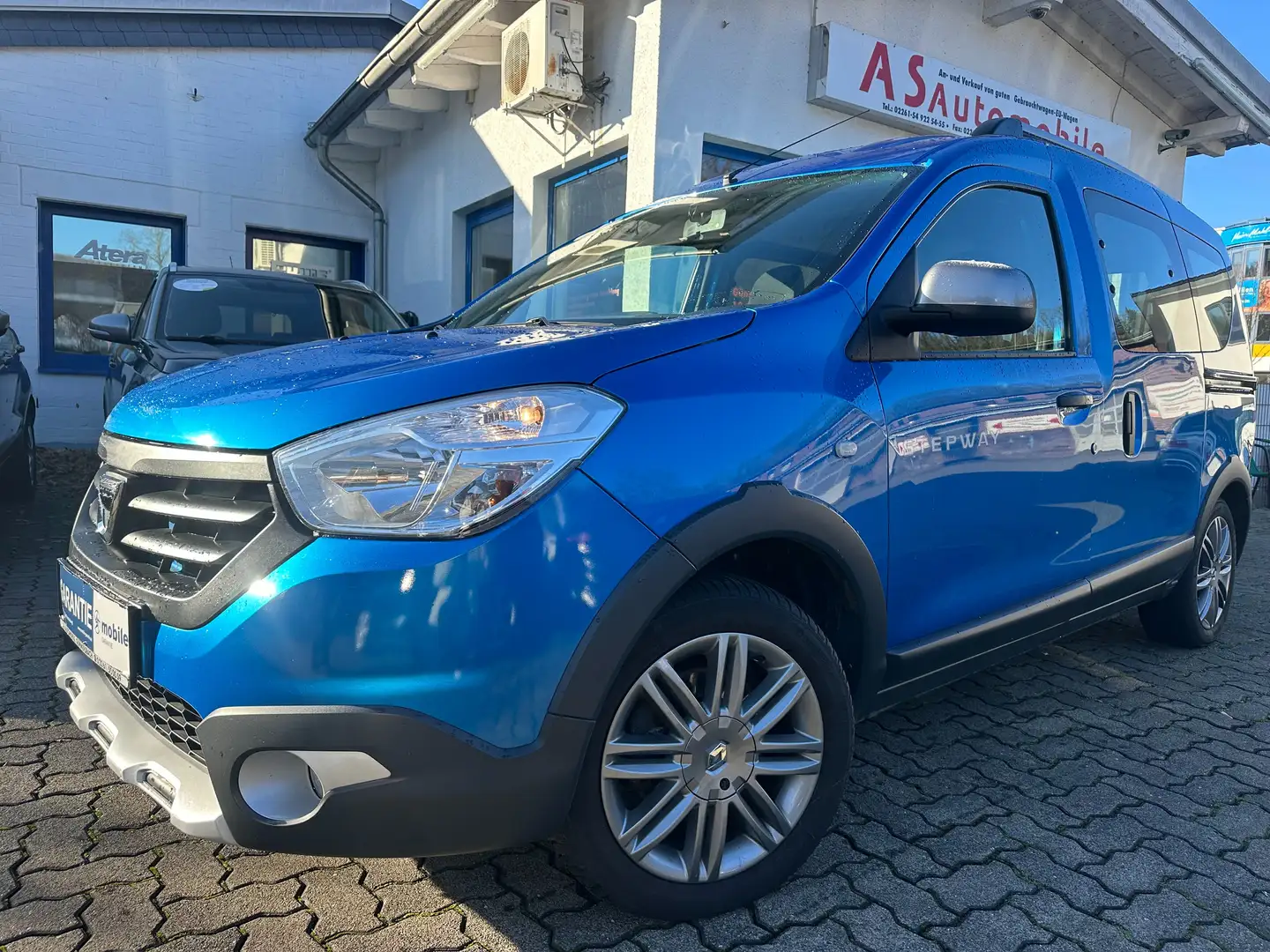 Dacia Dokker 1.2 16 V TCe Stepway+NAVI+KLIMA+2 X SCHIEBETÜR Blau - 1