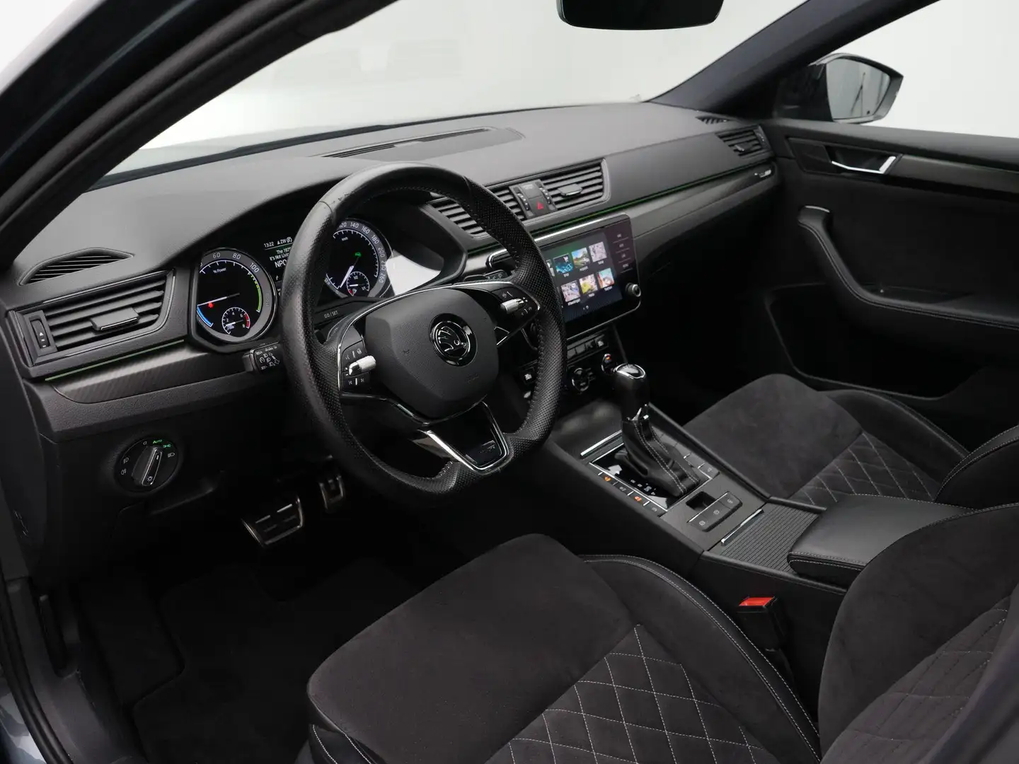 Skoda Superb Combi 1.4 TSI 218 pk DSG iV Sportline Business | P Grijs - 2