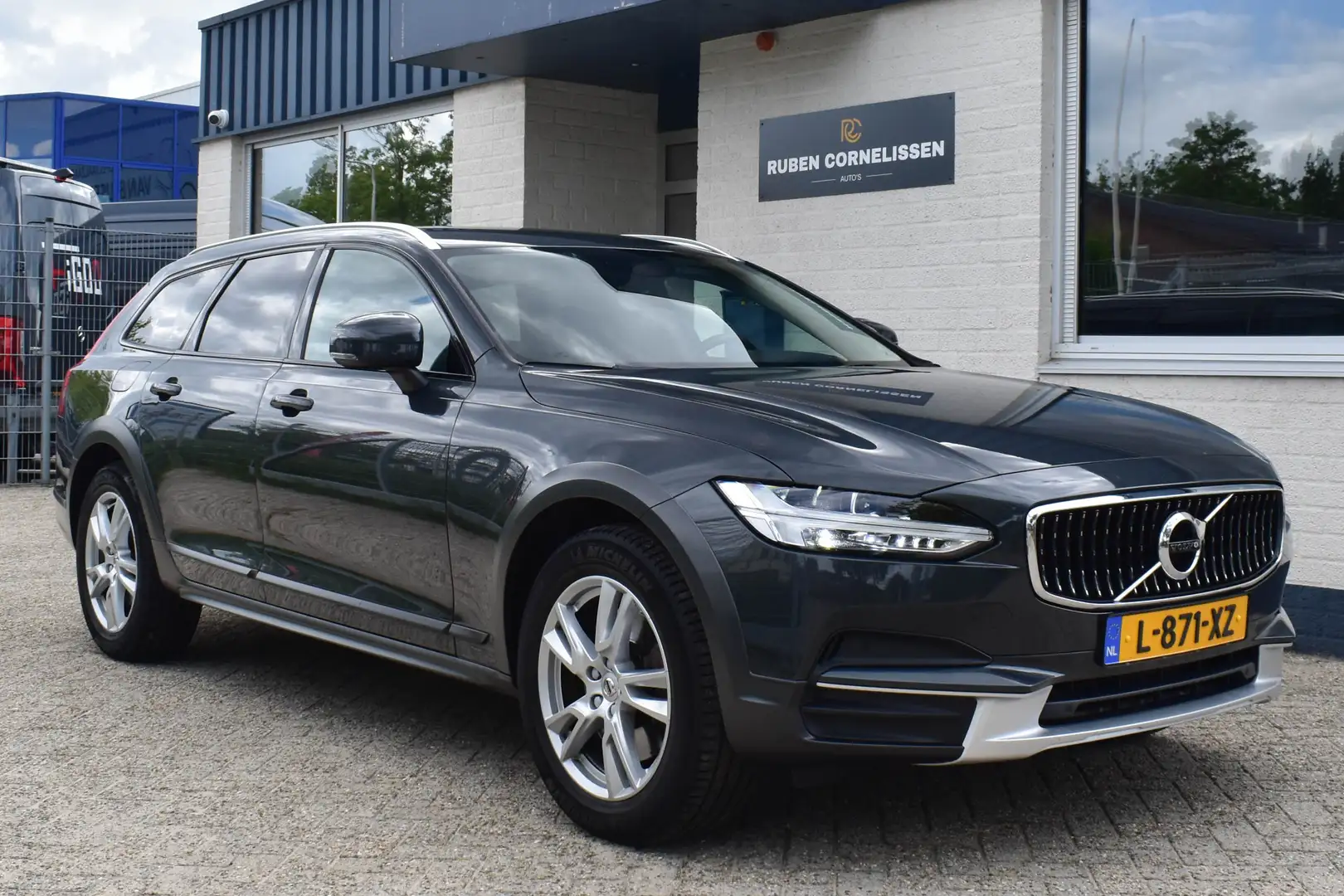 Volvo V90 Cross Country 2.0 D4 Aut. | Polestar Eng. | Trekhaak | Carplay | Gris - 1