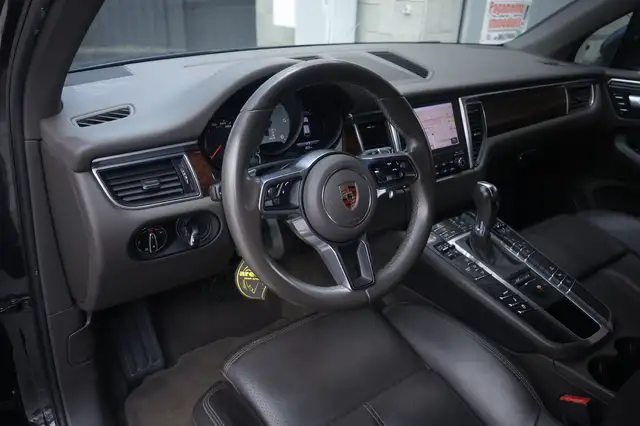 Porsche Macan view 16