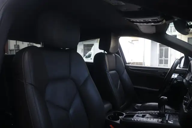 Porsche Macan view 6