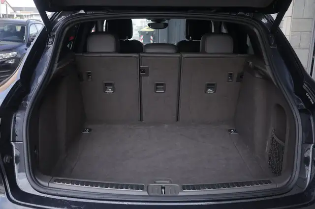 Porsche Macan view 19