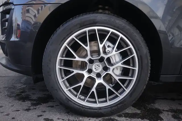 Porsche Macan view 5